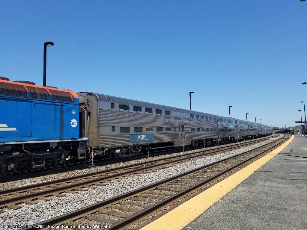 Metra Gallery Coach 766